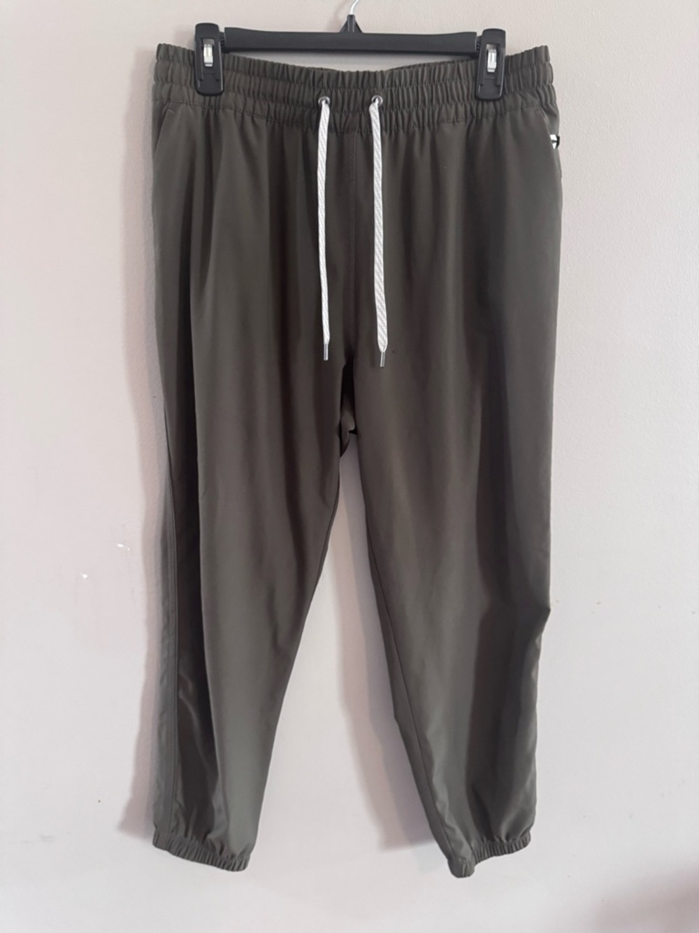 Vuori Performance Jogger Pants Olive Green Men’s Small Athletic Zip Pocket